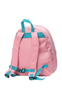 Roze stoffen rugzak met turquoise schouderbanden, dubbele ritssluitingen en een klein handvat bovenop. Voorzien van verstelbare gevoerde schouderbanden.
