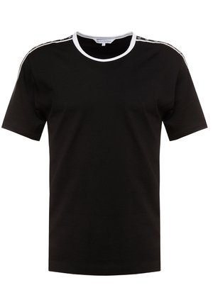 Czarny T-shirt z krótkim rękawem, biały kołnierzyk i boczne wykończenia z subtelnym logo. Wykonany z gładkiej, komfortowej bawełny.