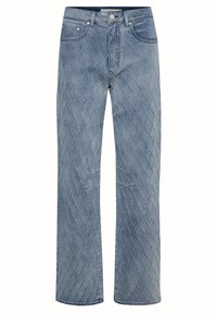 Jean en denim bleu clair matelassé avec une coupe loose, présentant un motif en diamants, cinq poches et une fermeture à bouton métallique à l'avant.