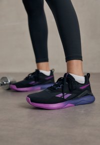 NANOFLEX TR 2 - Sapatilha de treino - black/purple rave/twilight purple