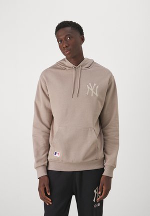 New Era MLB NEW YORK YANKEES LEAGUE ESSENTIALS HOODY - Equipación de clubes - brown