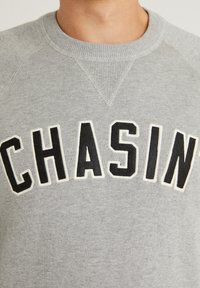 CHASIN' Felpa - grey