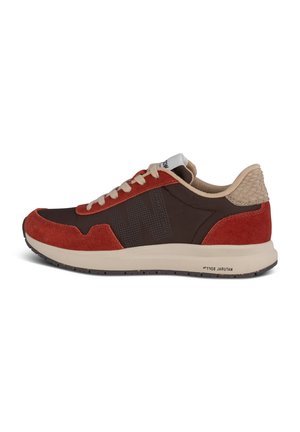 Brown suede sneakers with red accents, textured heel, beige laces, and logo detail. Lightweight sole with contrasting tread pattern.