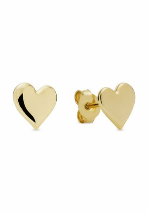 Paire de boucles d’oreilles clous en forme de cœur doré brillant avec fermoir papillon sur fond blanc.