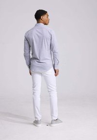 NØLSON STRÅCKA - Overhemd - light grey