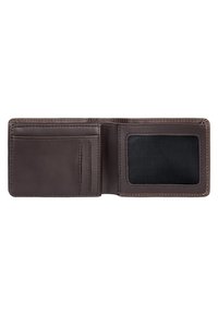 Billetera de cuero marrón con múltiples ranuras para tarjetas, una ventana para identificación de malla y bordes cosidos. El interior es suave con un acabado mate.