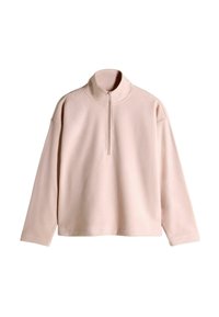 Pull en polaire rose clair avec un col montant, une fermeture éclair quart, et des manches longues. Texture douce, forme carrée avec des coutures d'épaule tombantes.