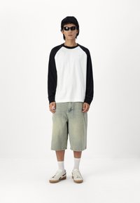 Hollister Co. BOXY - Majica z dolgimi rokavi - brilliant white/black beauty