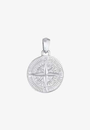 Pendentif en argent en forme de boussole présentant des directions cardinales détaillées, un centre en forme d'étoile et un design circulaire texturé.