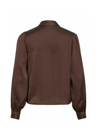 Καφέ σατέν μπλούζα με γιακά, μακριά φουσκωτά μανίκια και κουμπωτά μανσέτα. Απλό σχέδιο με ομαλή υφή και κομμένη γραμμή.