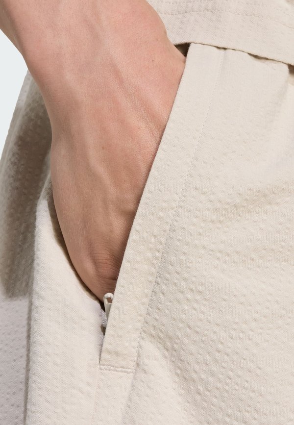 AMG PETRONAS FORMULA ONE TEAM  - Sports shorts - beige2