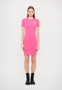 Versace Jeans Couture Marškininė suknelė - rosa