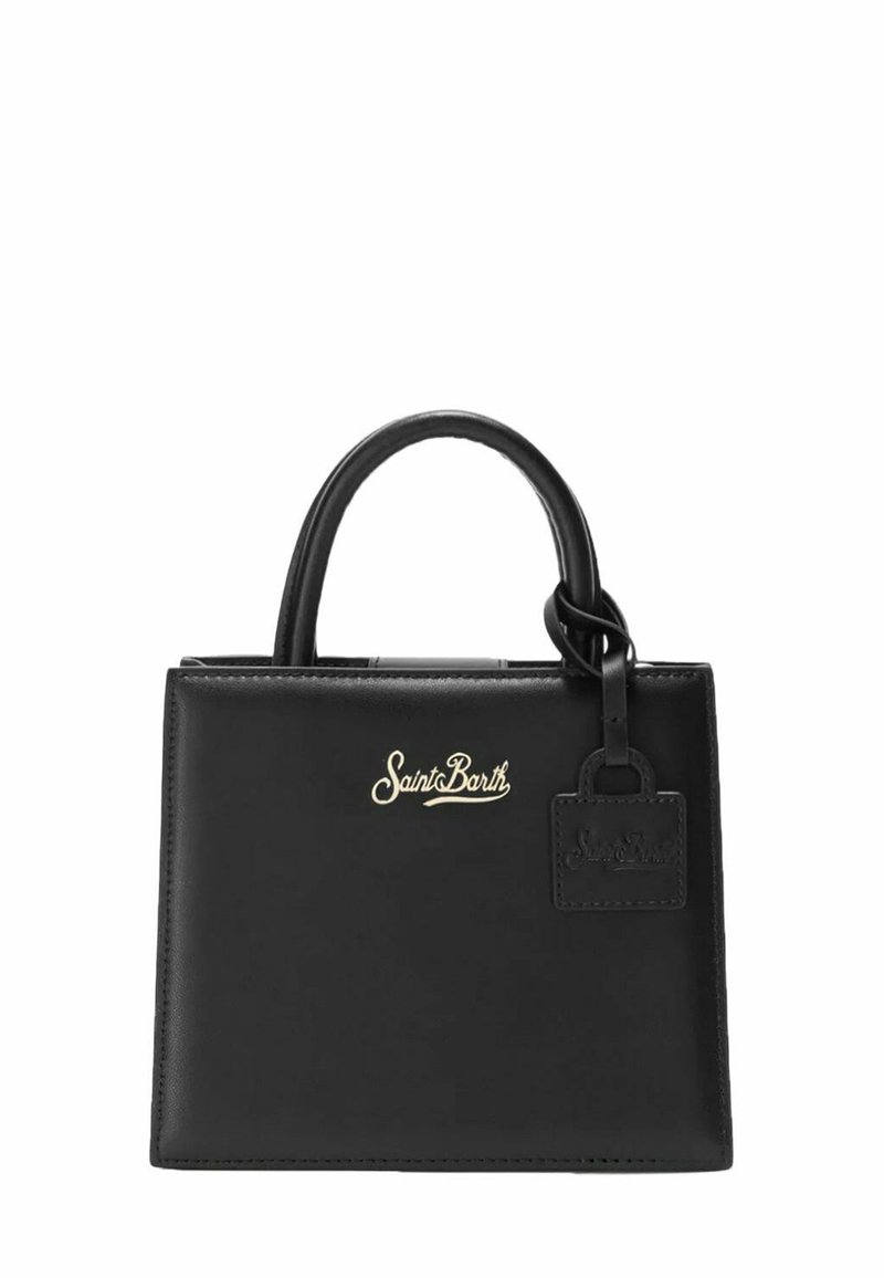 Sac à main en cuir noir avec double poignée, logo doré "Saint Barth" et étiquette carrée en cuir assortie attachée à une poignée.