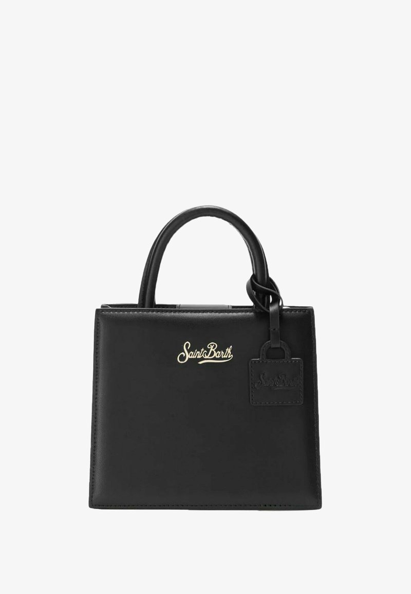 Schwarze Lederhandtasche mit doppelten Griffen, goldfarbenem "Saint Barth"-Logo und passendem quadratischem Lederanhänger, der an einem Griff befestigt ist.