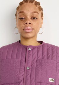 The North Face REVERSIBLE VISOKE - Γιλέκο - midnight mauve/purple chalk