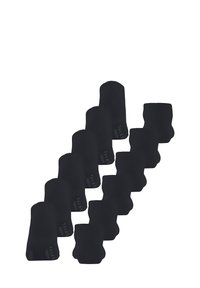 Čierne ponožky usporiadané do radu, s hladkou textúrou a manžetovým vrchom, s jemným brandingom viditeľným pri členku.