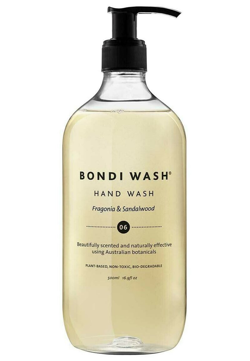 Bondi Wash Handseife in einer klaren Plastikflasche, mit einem schwarzen Pumpkopf und einem Etikett, das seinen Duft von Fragonia und Sandelholz beschreibt, 500ml.
