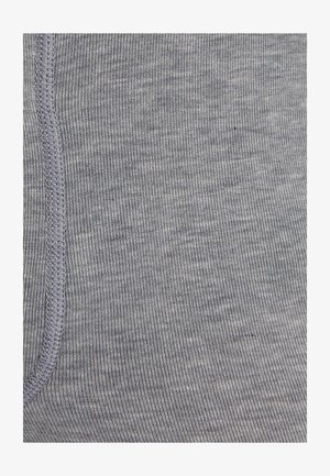 Tessuto elastico grigio con una fine texture a costine, caratterizzato da una cucitura visibile lungo il bordo, che crea un aspetto aderente.