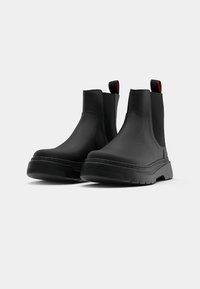 HUGO URIAN - Botines - black