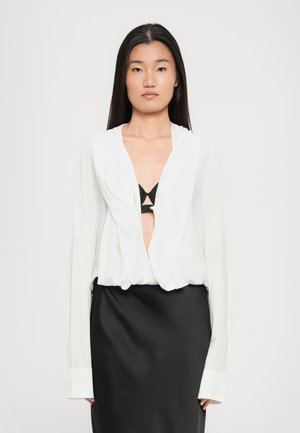 Norma Kamali, HOODED SUPER OVERSIZED SHIRT - Pikkade varrukatega topp - snow white