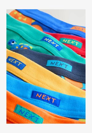 Värvilised puuvillased laste aluspüksid kummiribadega, millel on silt "NEXT" erinevates värvides: sinine, roheline, punane, hall, kollane ja oranž.