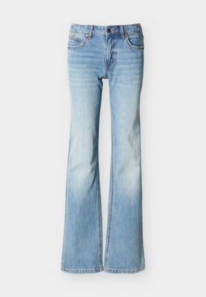 Jeans de blugi albastru deschis, cu talie înaltă și pantaloni evazați, buzunare frontale și închidere cu nasture și fermoar, prezentate pe un fundal alb.