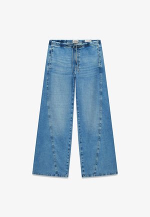 Jasnoniebieskie dżinsy o szerokich nogawkach wykonane z denimu, z elastycznym paskiem w talii i sznurkiem, oraz delikatnymi efektami wyblaknięcia.