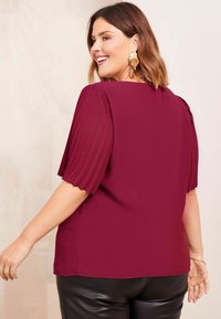 Friends Like These REGULAR FIT - CURVE SHORT SLEEVE  - Blouse - burgundy red