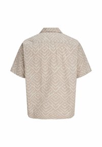 Chemise beige à manches courtes avec boutons, avec un motif géométrique subtil en forme de losange et un col classique, vue de dos.