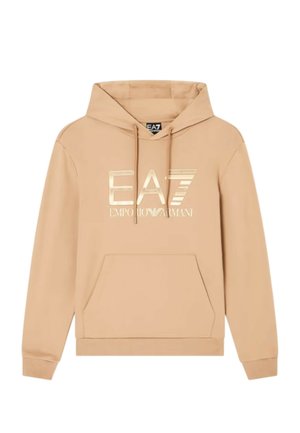 Felpa beige con cappuccio, tasca frontale e logo dorato "EA7 Emporio Armani" al centro del petto.
