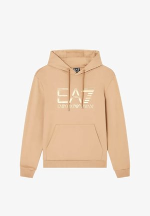 Felpa beige con cappuccio, tasca frontale e logo dorato "EA7 Emporio Armani" al centro del petto.