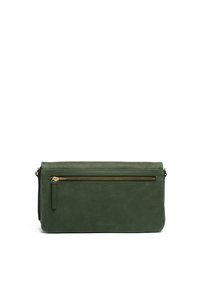 Groene leren clutch met een textuur oppervlak, bovenste rits sluiting en een externe ritszak. Voorzien van accenten in goudkleurig metaal.