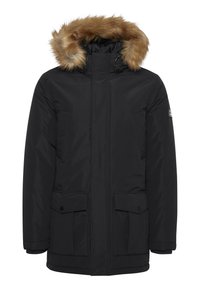 Sort parka-jakke med en faux fur-futteret hætte, lynlås- og snaplukninger, to forlommer, ribbede manchetter og en quiltet tekstur.