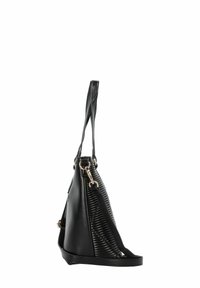Borsa a tracolla in pelle nera con un design laterale testurizzato, manici e dettagli in metallo dorato. La forma è triangolare con chiusura a zip.