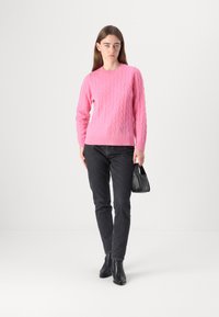 GANT CABLE C-NECK - Trui - candy pink