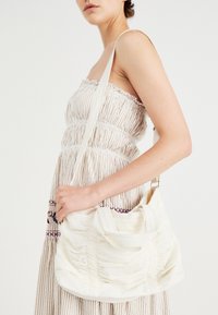 Unausgewählt, off-white