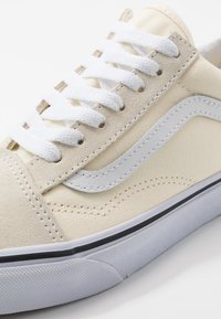Vans UA OLD SKOOL - Trainers - classic white/true white