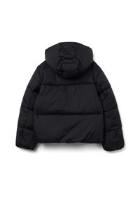 Giacca a vento nera con cappuccio, design trapuntato e polsini elasticizzati. Il tessuto ha una consistenza liscia con una forma compatta e accorciata.