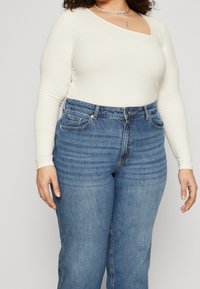 Vero Moda Curve Vaqueros mom - blue denim