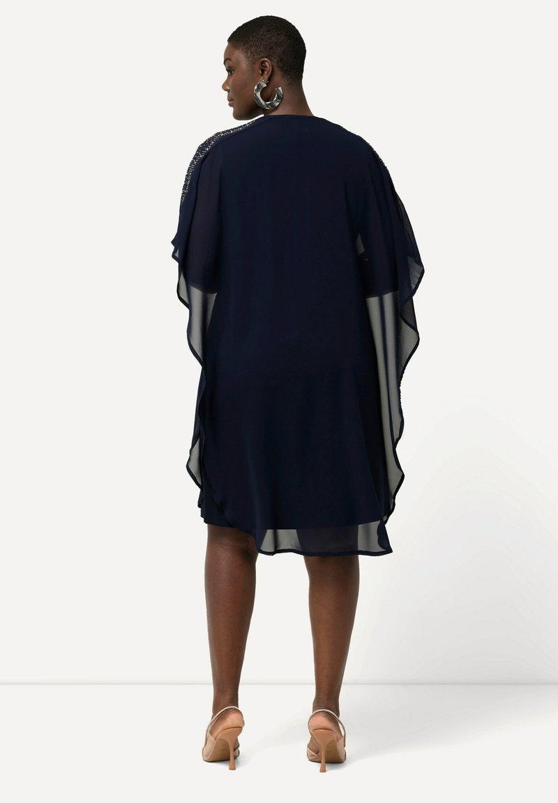 Ulla Popken DOPPELLAGIG V-AUSSCHNITT 3/4-ARM - Cocktail dress / Party dress  - marine/dark blue