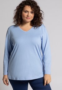 Ulla Popken GROSSE GRÖSSEN BASIC-V LANGARM  - Longsleeve - hemelsblauw