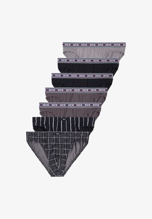 Schwarz-weiße karierte Schwimmslips mit einer taillierten Passform, die eine glatte Textur und ein Logo am Bund aufweisen.