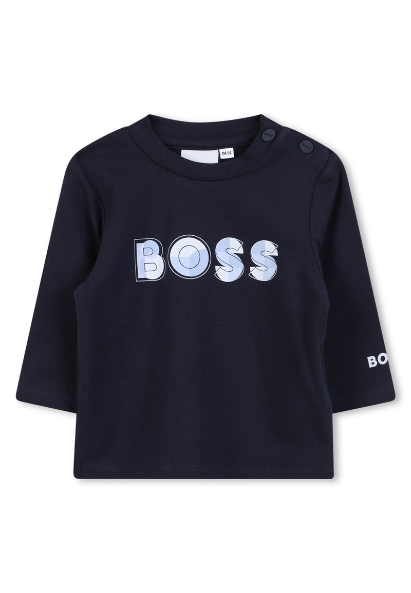 Chemise à manches longues bleu marine en coton, arborant un graphique audacieux "BOSS" sur le devant et des accents de boutons sur l'épaule.