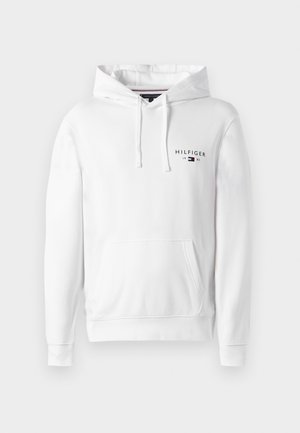 Sudadera blanca con capucha y un bolsillo delantero. Presenta un pequeño logotipo negro "HILFIGER" y la fecha 1985 en el pecho. Material de mezcla de algodón.