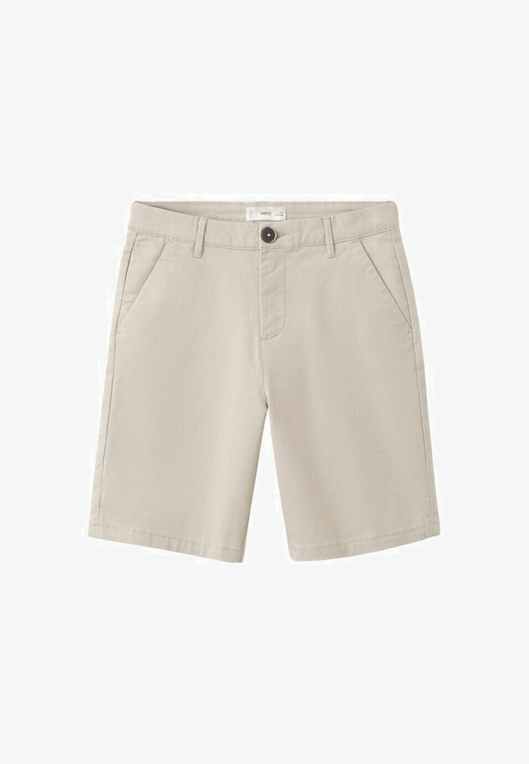 Shorts décontractés beige mi-genoux avec poches avant, passants pour ceinture et fermeture par bouton.