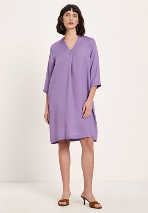 MIT V-AUSSCHNITT - Freizeitkleid - purple haze