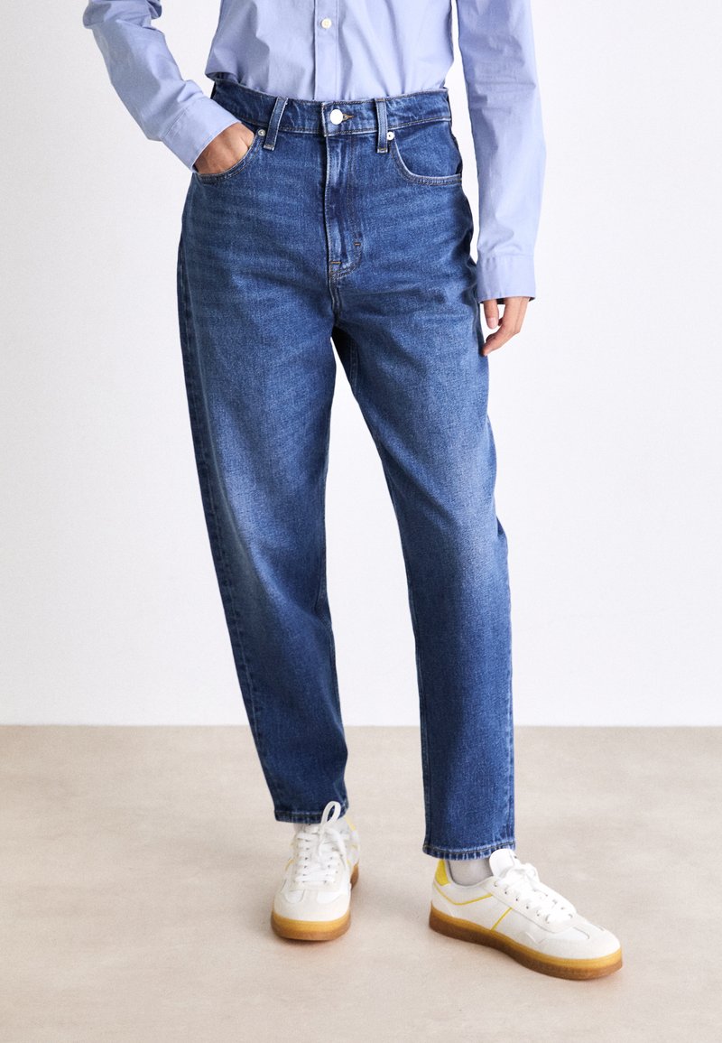 Tommy Jeans - MOM - Vaqueros boyfriend - dark blue, Ampliar