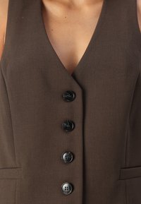 Rue de Femme HANANE VEST - Vest - bitter chocolate