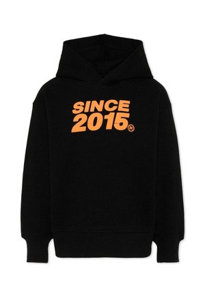 Felpa nera con cappuccio e scritta arancione audace "SINCE 2015" stampata al centro davanti.
