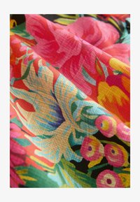 Vybrané, bright pink floral